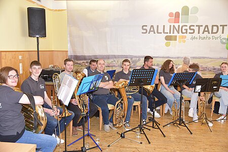 Musikalisch umrahmt wurde der Festakt von Mitgliedern und Freunden des Verschönerungsvereins.