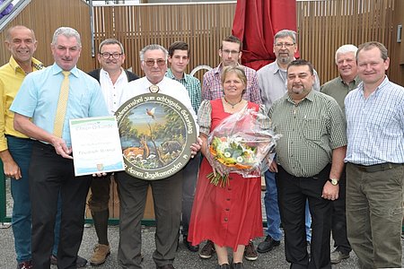 Waidmannsheil zum Achtziger: Vbgm. Josef Schaden, Bgm. Johann Hölzl, Oswald Ablinger, Jubilar Friedrich Rosner, Stefan Wally, Armin Prinz, Tochter Marianne Fiebiger, Sohn Manfred Rosner, Franz Karlinger, Martin Wally und Wolfgang Kletzl