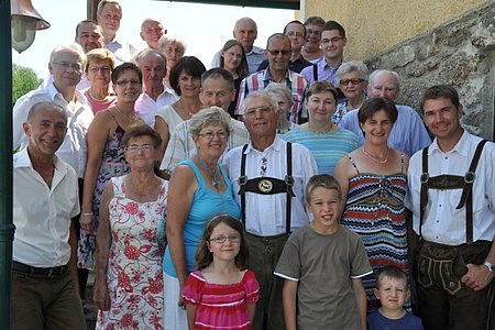 Vizebürgermeister Josef Schaden mit Orts-, Partei- und Seniorenbundvertretern gratulierten Josef Scheidl  (Bildmitte) zu seinem 70. Geburtstag.