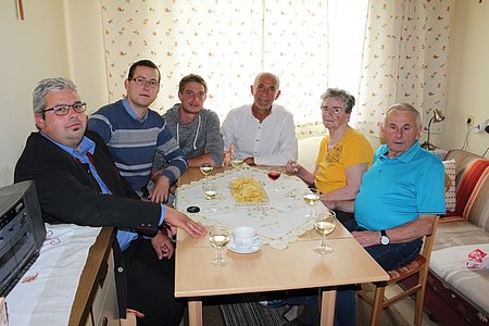 Ortsparteiobmann Harald Zauner, Gemeinderat Markus Rabl, Ortsvorsteher Andreas Dum, Vizebürgermeister Josef Schaden, Rosa und Erich Past