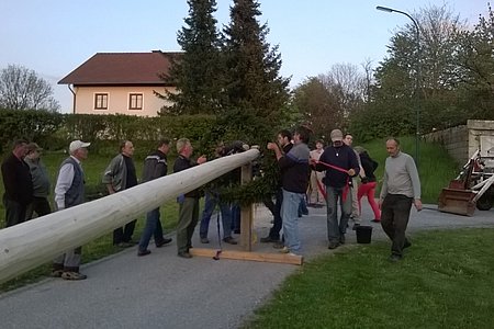 Die letzten Vorbereitungsarbeiten vor dem Aufstellen