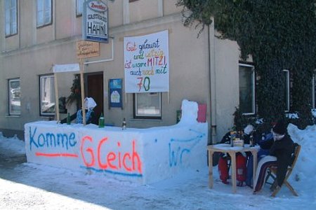 Eine tolle Schneebar errichtete die Stammtischrunde