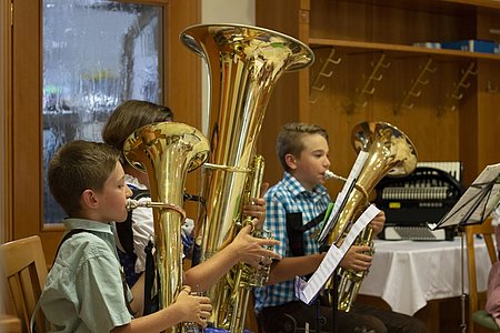 Ein Musikstück des Bläserensembles der Familie Scheidl durfte nicht fehlen.