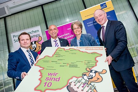 Mag. (FH) Andreas Schwarzinger (Geschäftsführer Waldviertel Tourismus); Vzbgm. Josef Schaden (Sprecher der ARGE Jugendtourismus); Tourismuslandesrätin Dr. Petra Bohuslav; Mag. Helmut Miernicki (Geschäftsführer ecoplus GmbH)