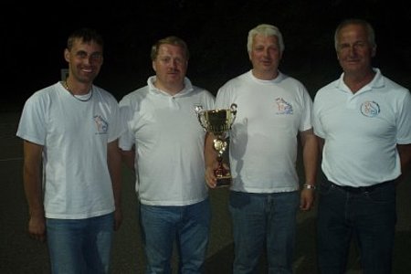 Walter Hipp, Josef Bauer, Martin Wally und Günther Hipp siegten überlegen beim Juxturnier des Stocksportvereines Schweiggers