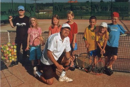 Christopher Edelmaier, Tamara Hipp, Viktoria und Juliana Haslinger, Dominik Kalch, Tobias Krenn und Bernd Hipp mit Trainer Pawel Svoboda