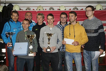 Siegerfoto beim Hauptlauf Herren: Alexander Bichl, Jürgen Hable, Vbgm. Josef Schaden, NR Martina Diesner-Wais, Christoph Laister, Christopher Edelmaier, Markus Dirlinger und Markus Rabl (v. l.)