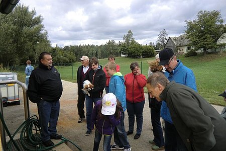 Insgesamt sind 27 Ortsbewohner der Einladung zur Besichtigung der Abwasserkläranlage von Walterschlag gefolgt.