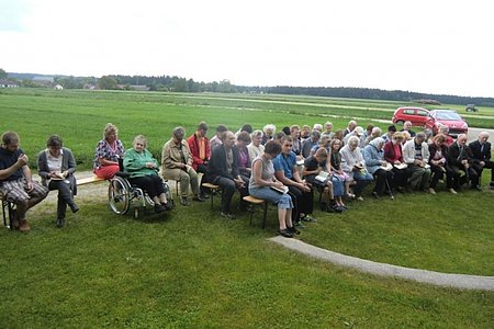 Auch zu dieser Andacht sind viele Christen gekommen.