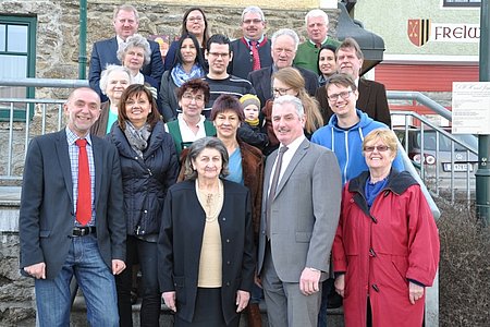 Vbgm. Josef Schaden, Melitta Koprax, Maria Hahnl, Gabriela Hahnl, Bgm. Johann Hölzl, Erna Koprax,  Angela Berger, Gisela Nagelmaier, Suzanna, Sabine u. Jürgen Koprax, Elfriede Weber, Bianca Hahnl, Matthias Koprax, Erich Nagelmaier, Tanja Hahnl, Hubert Koprax,  Josef Bauer,  Andrea Mathes, Harald Zauner und Martin Wally;