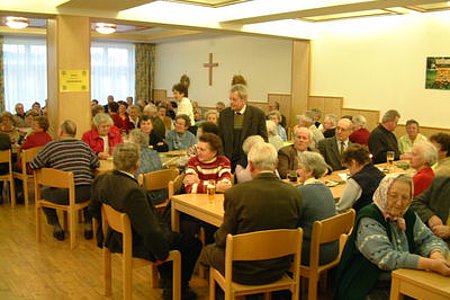 der Saal war bis auf den letzten Platz gefüllt