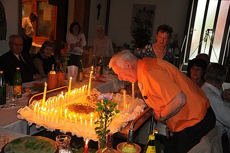 Eine besondere Geburtstagstorte für den Jubilar