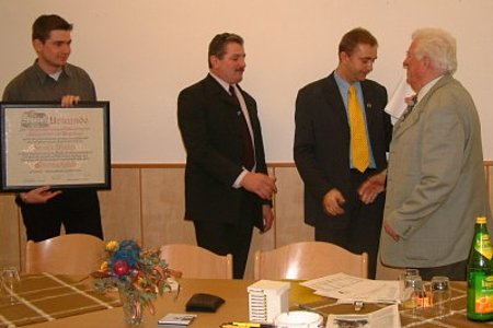 Archivbild der Jahreshauptversammlung des Vereines 2002