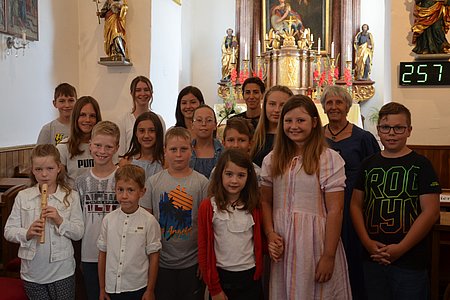 Der Kinderchor Sallingstadt mit allen mitwirkenden Personen:1. Reihe: Felice Berger, Michael Holzmüller, Magdalena Oppl, Katharina Oppl, Bernhard Krecek2. Reihe: Alexander Oberbauer, Josef Danzinger, Samuel Holzmüller3. Reihe: Sarah Artmann, Lara Hölzl, Nina Danzinger, Emma Holzmüller4. Reihe: Felix Scheidl, Marie Scheidl, Lilly Hipp, Margit Hipp-Schnabl und Anita Oppl