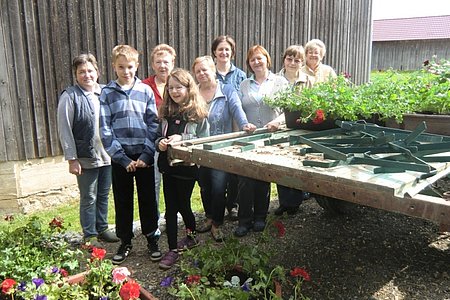 Monika Gretz, Paul Scheidl, Herta Liebenauer, Marie Scheidl, Herta Klenn, Iris Scheidl, Hedi Kammerer, Elfi Krapfenbauer und Helene Scheidl