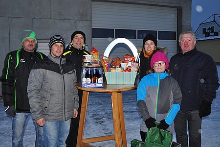 Bild: Klaus Haider, Alexander Dorn, Obmann Josef Schaden, Eva Zuschrott, Julia Poppinger und Josef Bauer bei der Preisübergabe