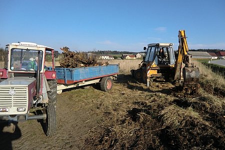 Begonnen hat die Baustelle im April: Die alten Wurzelstöcke wurden ausgegraben.