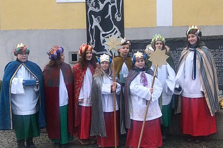 Sternsinger aus Sallingstadt: Bernhard Krecek, Nina Danzinger, Lara Hölzl, Astrid Krecek, Linus Hipp, Josef Danzinger, Sarah Artmann und Lilly Hipp