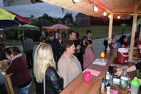 ... die ersten Gäste treffen ein ...