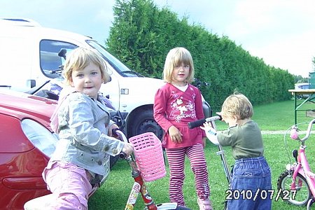 Julia und Lena Poppinger, Sarah Artmann