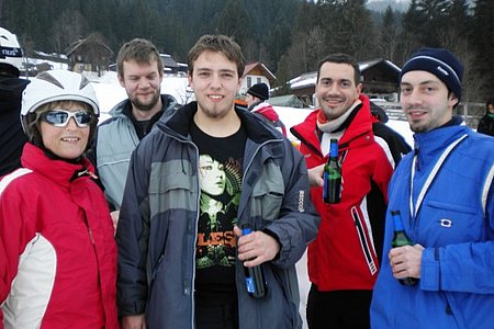 Roswitha Schaden, Bernhard Kaufmann, Lukas Schaden, Wolfgang und Thomas Russ beim Apres-Schi  in Gosau