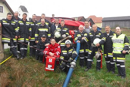 Zufriedene Kameraden nach beendeter Übung