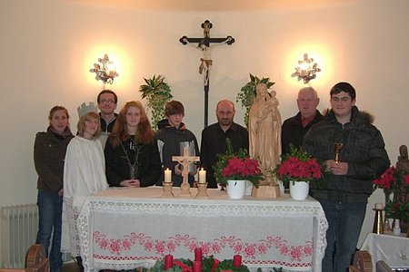 Mitwirkende Personen bei der Jahresabschlussmesse am 4. Dezember von links nach rechts: Verena Gretz, Carina Krapfenbauer als Hl. Barbara, Georg Höllrigl, Jennifer Witura, Michael Poppinger, P. Daniel Gärtner, Walter Liebenauer, Christopher Edelmaier