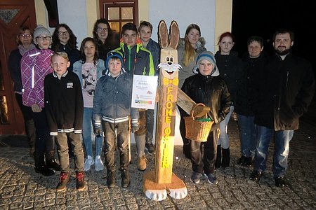 Die Helferinnen und Helfer des Eierpeckens gemeinsam mit einigen Kindern:Hedi Kammerer, Cornelia Haider, Martin Poinstingl, Marie Scheidl, Daniela Scheidl, Leonie Kurz, Felix Scheidl, Stephan Scheidl, Paul Scheidl, Carina Krapfenbauer, Markus Scheidl, Jennifer Witura, Angelika Klenn und Dorfhaus-Obmann Harald Gretz