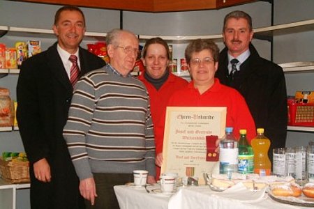 Gf.GR Josef Schaden, Josef Weitzenböck, Tochter Heidi, Gertrude Weitzenböck, Bgm. Johann Hölzl