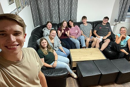 Die Teilnehmer der Beratung: Obmann Paul Scheidl, Alexia Artmann, Lena Pöcksteiner, Petra Müllner, Anna Kurz, Lilly Hipp, Felix Scheidl, Julian Ertl und Mag. Elke Indinger