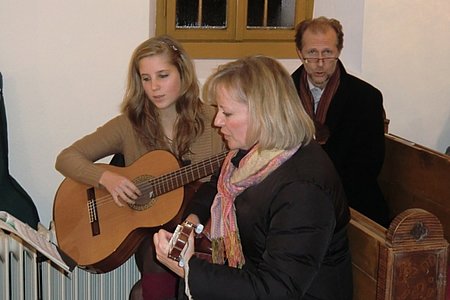 Für die musikalische Gestaltung sorgten Lisa und Eva Fischer.