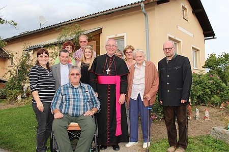 Elfriede Krapfenbauer, Melitta Haider, Mag. Franz Dangl, Josef Krapfenbauer, Johann Schrittwieser, Carina Krapfenbauer, Weihbischof Dr. Anton Leichtfried, Leopoldine Ledermüller, Edith Schrittwieser, Leopoldine Krapfenbauer und Pfarrer Mag. P. Daniel Gärtner