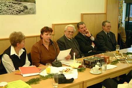 die beiden Dichterinnen brachten Weihnachtsstimmung in den Saal