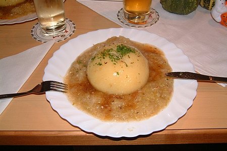 Ab Freitag, den 17. September gibt es wieder monatlich am 3. Freitag die beliebten Fleisch- u. Grammelknödel im Dorfwirtshaus Sallingstadt