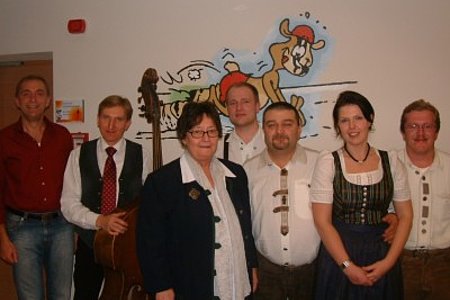 Organisator Josef Schaden mit Johann Rauch, Isolde Kerndl, Gerald Pönwalter, Musikvereinsobmann Franz Karlinger, Elisabeth Kramreither und Robert Decker freuten sich über den gelungenen Kulturabend