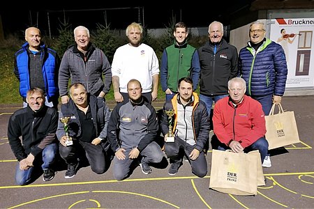 Die 3 Sallingstädter Manschaften beim Juxturnier 2022. Mitte: Jugend Sallingstadt (Lukas Schaden, Stefan Wally, Tobias Krenn u. Dominik Kalch), Rechts: VV Sallingstadt (Günter Hipp, Anton Hipp, Josef Bauer - nicht am Bild Markus Rabl), Links: Tennis Sallingstadt (Herbert Krenn, Martin Wally, Walter Hipp, Josef Kalch)