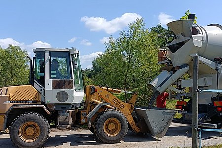 Der Obmann Franz Karlinger am Radlader