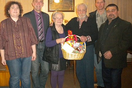 Gerlinde Maierhofer, Vbgm. Josef Schaden, Maria und Friedrich Kaufmann, Gerhard Haider und Franz Karlinger