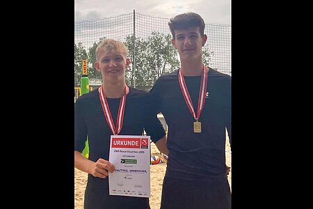 Martin Poinstingl sichert sich gemeinsam mit seinem niederösterreichischen Partner Paul Hohenauer den Österreichischen U17-Meistertitel im Beachvolleyball! 