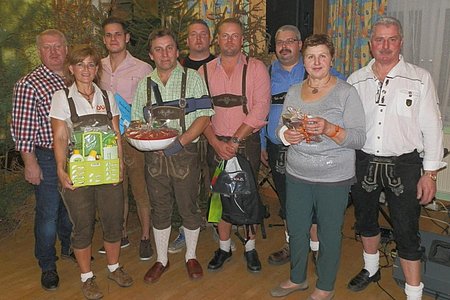 Rockatanz 2016: VV-Obmann Josef Bauer, Roswitha Schaden, Mathias Hipp, Gerhard Grünbeck, Johannes Danzinger, Gernot Blabensteiner, Obmann Harald Zauner, Elfriede Klopf und Bürgermeister Johann Hölzl