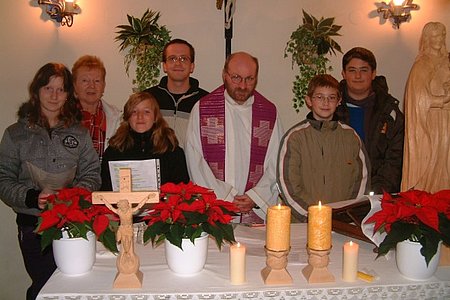 Jennifer Witura, Herta Liebenauer, Carina Krapfenbauer, Georg Höllrigl, P. Daniel Gärtner, Michael Poppinger und Chistopher Edelmaier gestalteten die Jahresabschlussmesse in Walterschlag