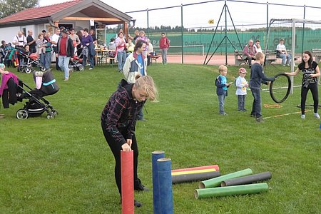 "Flink und geschickt wie ein Fisch", das war das Motto am Sportplatz, wo sich auch die Labstelle befand.