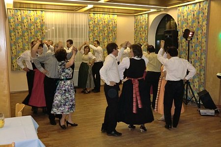 Für eine musikalische Begrüßung sorgte die Volkstanzgruppe aus Süßenbach.