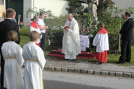 Zweiter Altar bei der Johannes-Nepomuk-Statue