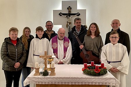 Herta Liebenauer, Carina Krapfenbauer, Felix Scheidl, Christopher Edelmaier, P. Daniel Gärtner, Alexander Scheidl, Marie Scheidl, Bernhard Krecek und Bgm. Josef Schaden