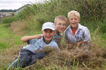 Dominik, Bernd und Tobias freuen sich schon sehr auf die spannenden Spiele am Sportplatz