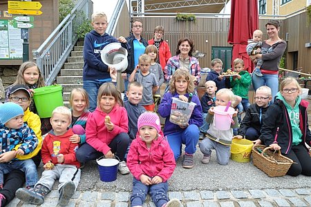 Hannah, Inge und Valentin Grassinger, Tobias und Lara Hölzl, Julia und Lena Poppinger, Alexia und Sarah Artmann, Astrid und Bernhard Krecek, Livia und Simon Dräger, Martin und Philip Poinstingl, Linus Hipp, Moritz, Lorenz und Oskar Poinstingl wurden unterstützt von Christine Krecek, Maria Holzmüller, Manuela Haider und Susanne Poinstingl