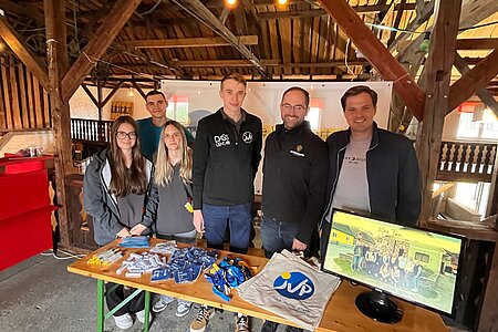 Auch die Landesvertretung der JVP besuchte den Stand der Jugend Sallingstadt.