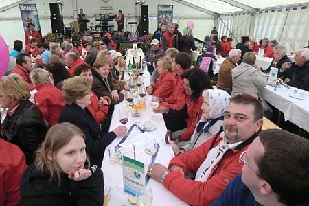 Gemütlicher Festausklang im Festzelt