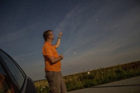 Bernhard Kaufmann erklärt mit seinem Laserpointer die Gestirne.